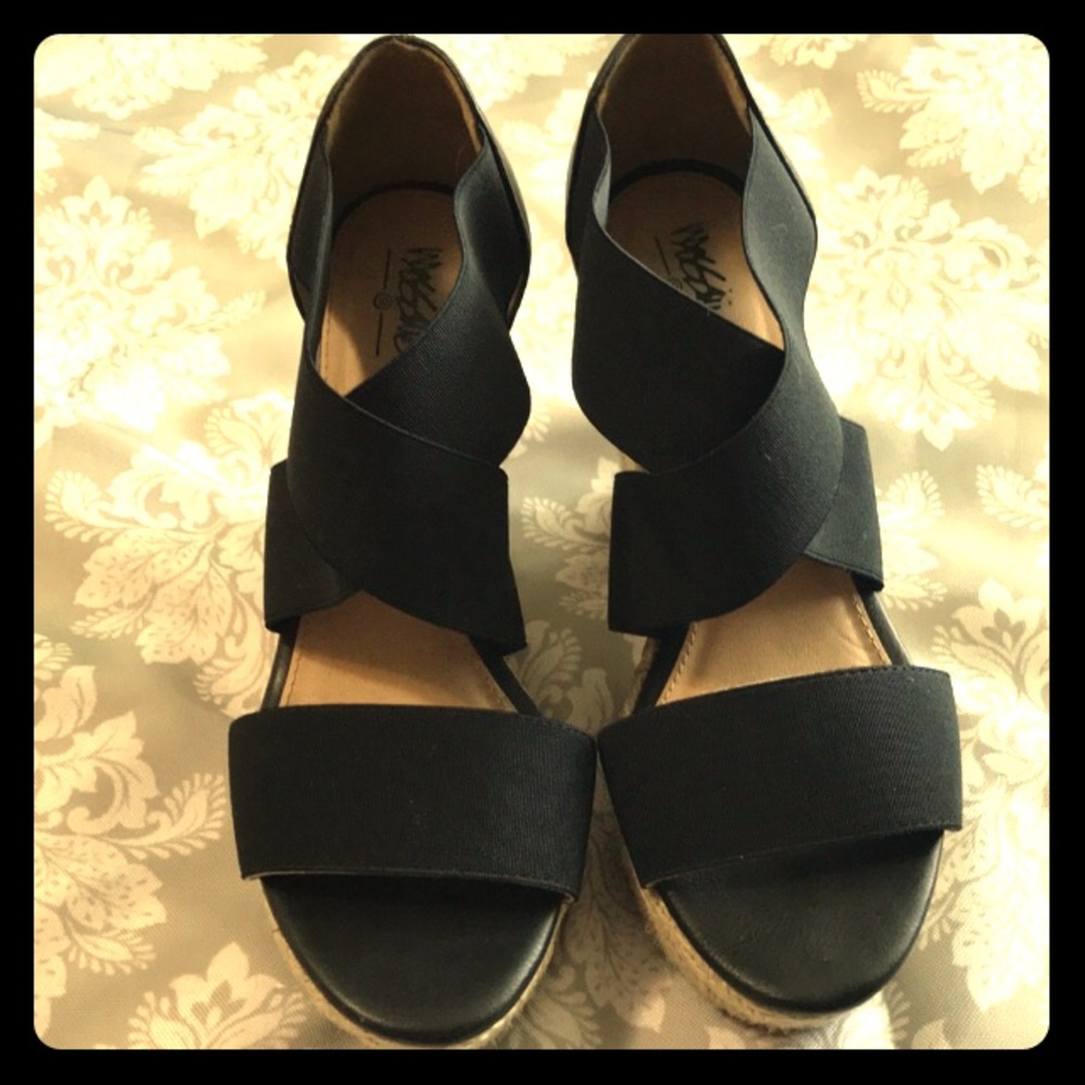 Black wedge espadrilles